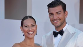 “Presto in sei”: Beatrice Valli al settimo cielo e in dolce attesa del 4° figlio