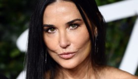 L’iconica Demi Moore compie 60 anni: lo strano regalo che nessuno si aspettava