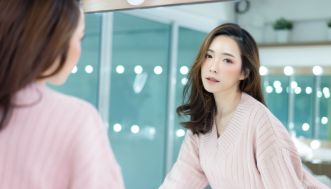 Come applicare il rossetto in base al finish: trucchi e consigli