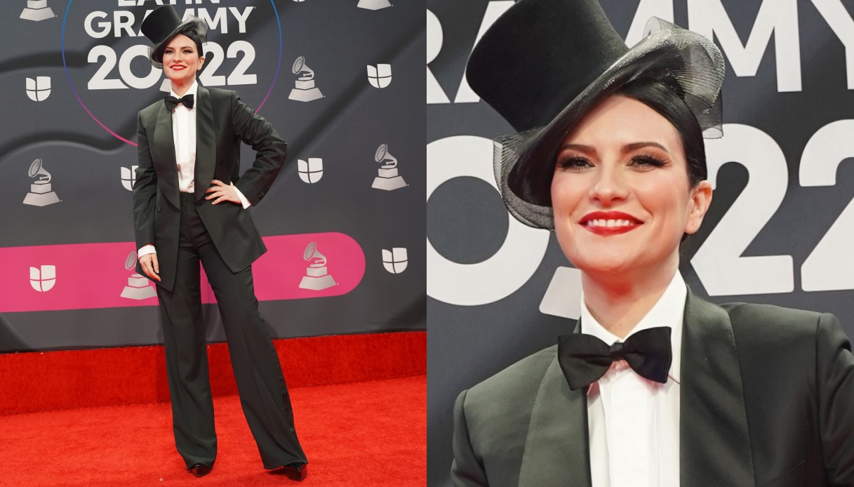 Laura Pausini con gli stivali di Givenchy e la gonna plissé trasparente  seduce ai Latin Grammy Awards 2022