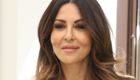 Sabrina Ferilli, l’abito in pizzo nero accende “Tu Sì Que Vales”