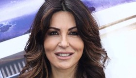 “Tu Sì Que Vales”, Sabrina Ferilli seduce in rosso (e oscura persino Belen)