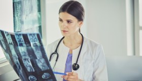 Sarcoma di Ewing: cos’è, sintomi, diagnosi e come si cura