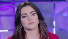 Suor Cristina toglie il velo. Ma c’è chi non è d’accordo