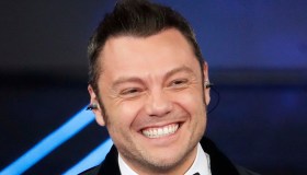 Tiziano Ferro a “Verissimo” e la sua vita da papà: “Sono nato per fare questo”