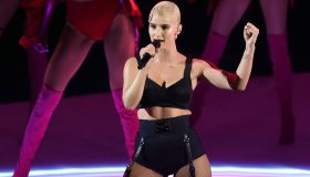 XF 2022, i look incredibili della finale: uomini a nudo, donne bombe sexy