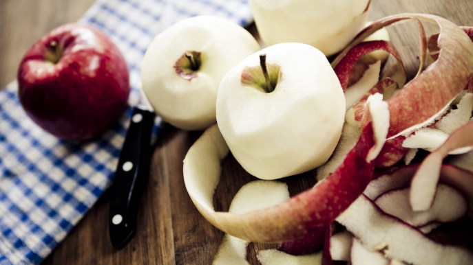 Buccia di mele, l’errore che facciamo tutti: 5 trucchi per riciclarla