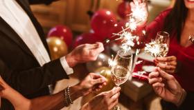 Capodanno in casa: accessori divertenti e originali per festeggiare insieme