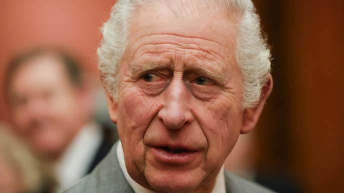 Re Carlo non può fare più nulla: le accuse di razzismo travolgono Buckingham Palace