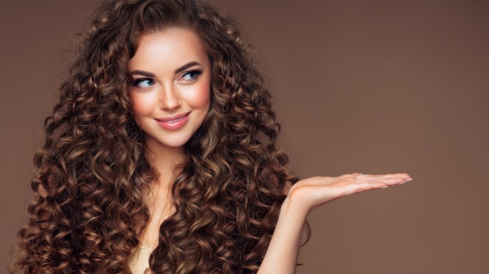 Schiuma per capelli ricci: come si usa e qual è la migliore da acquistare