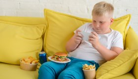 Bambini, come aiutarli a star bene nel corpo e nella mente e gli errori da evitare