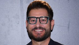 “Addio Enrico Papi”, la notizia diventa virale ma è una bufala