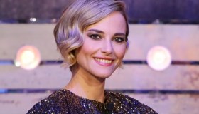 Francesca Fialdini, una luminosa e moderna Daisy: col minidress inaugura il 2023