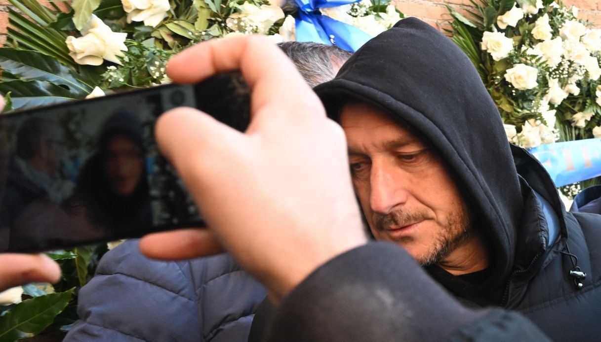 Francesco Totti ai funerali di Sinisa Mihajlovic