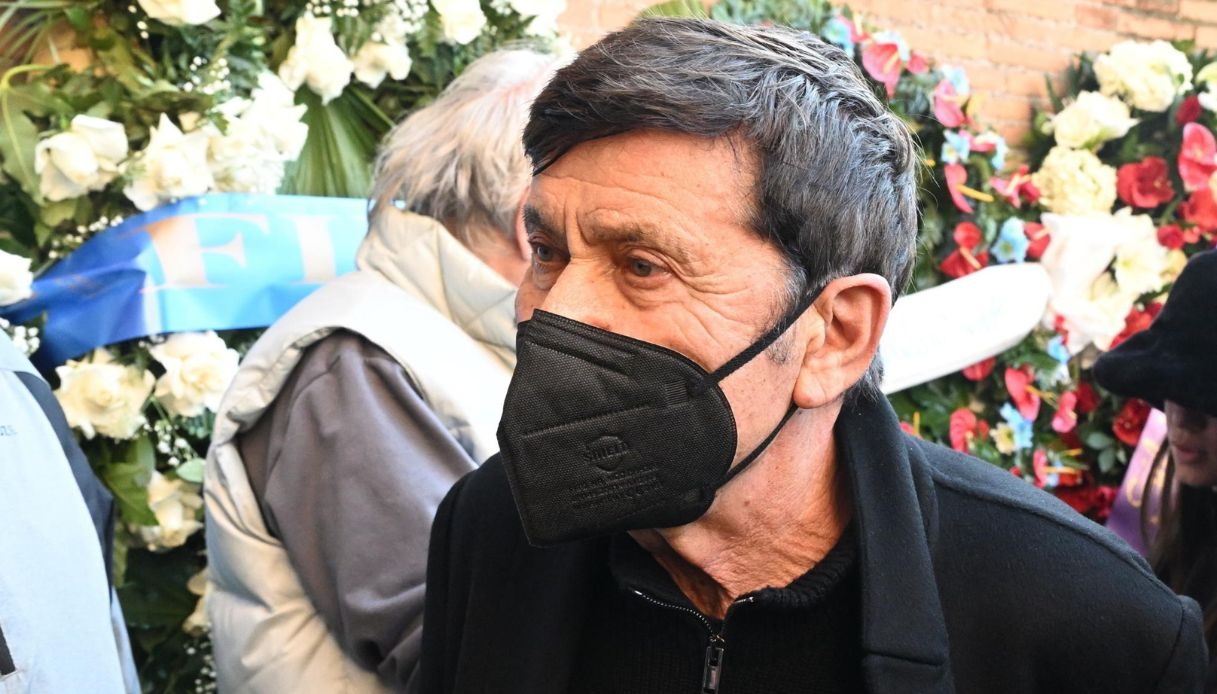 Gianni Morandi ai funerali di Sinisa Mihajlovic