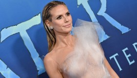 Heidi Klum, nude look alla premiere di “Avatar”. L’abito trasparente è una “illusione”