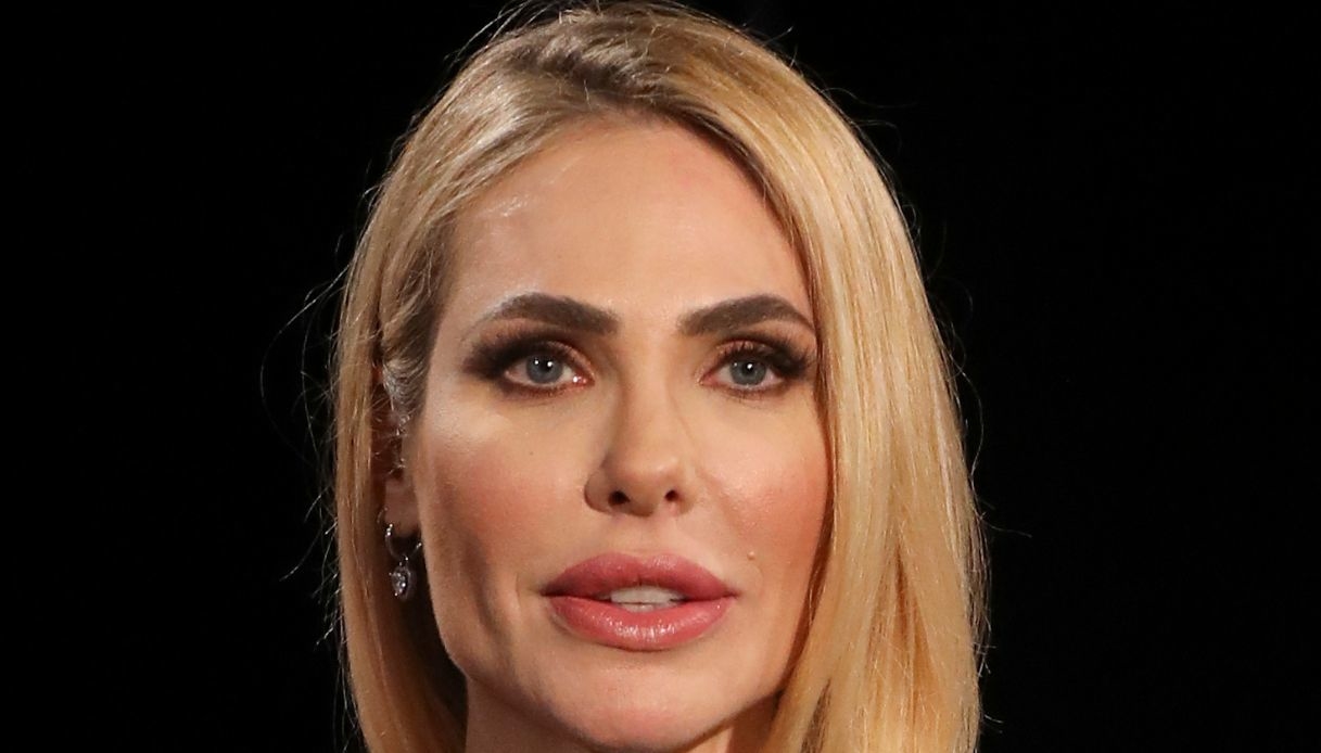 Ilary Blasi copia Totti e Noemi Bocchi: il suo regalo di fine anno a sorpresa