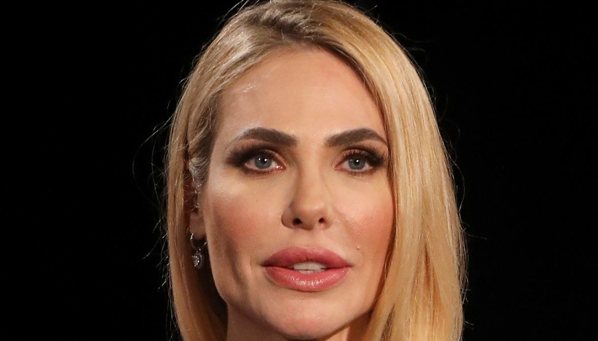 Ilary Blasi si vendica di Totti, ma la storia con Bastian convince a metà