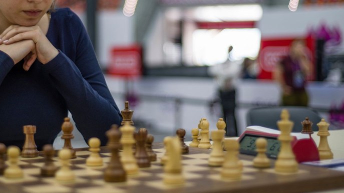 Sara Khademolsharieh, la campionessa iraniana di scacchi che gioca senza velo
