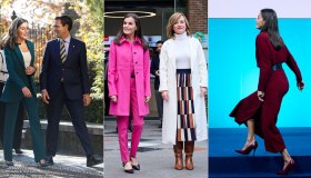 Letizia di Spagna: cappotto fucsia, spacco profondo e tacchi vertigine