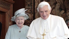 Addio a Papa Benedetto XVI, se ne va il Papa emerito amato da Elisabetta II