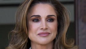 Rania di Giordania, l’abito ricamato per gli auguri di Capodanno che sta bene a tutte