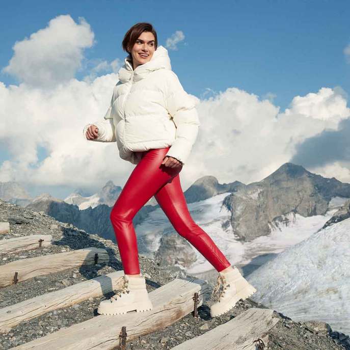 Calzedonia veste le gambe per un inverno al caldo e glamour