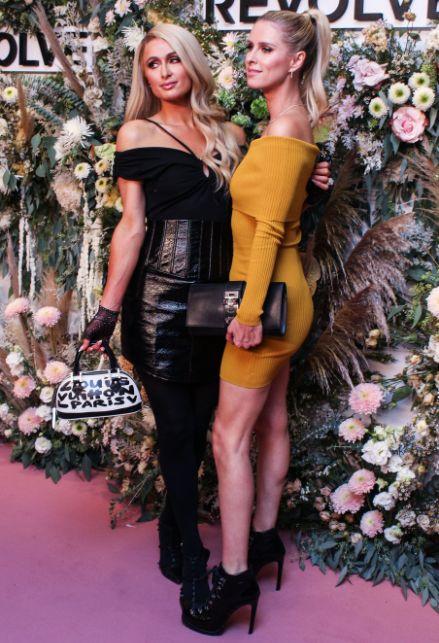 Paris Hilton e Nicky Hilton con borsa Louis Vuitton