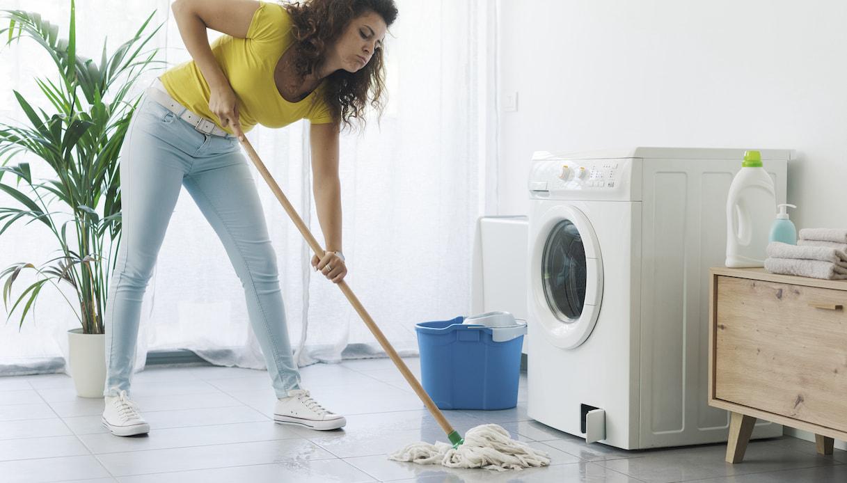 Come pulire il filtro della lavatrice senza allagare casa: i trucchi
