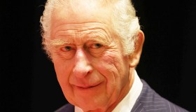 Re Carlo sempre più in basso: la tradizione infranta per una seconda luna di miele