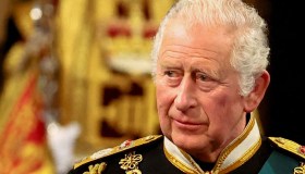 Re Carlo, lo sgarbo verso Harry e i fratelli: tutti esclusi dalla cerimonia di incoronazione