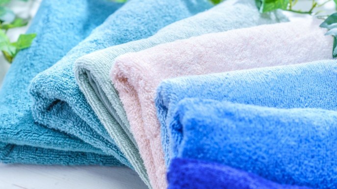 Vecchi asciugamani, perché non devi buttarli: così puoi risparmiare