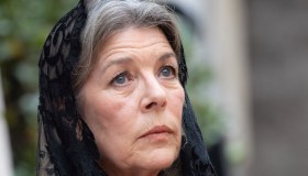 Charlene di Monaco in lutto: è gelo con Carolina ai funerali