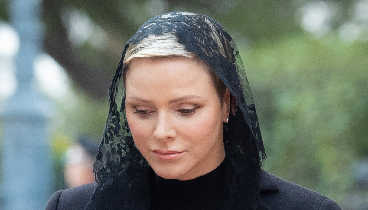 Charlene di Monaco in crisi: arrivano i genitori e interviene Charlotte Casiraghi