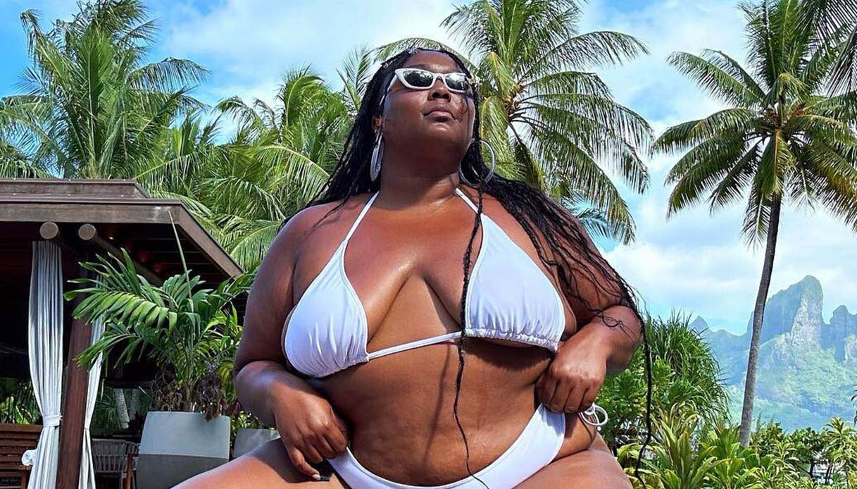 Lizzo, messaggio di “body positivity” di inizio anno: “Il mio corpo è arte”