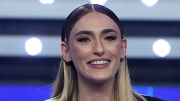 Paola Barale “torna” a “La Ruota della Fortuna”: un tuffo nel