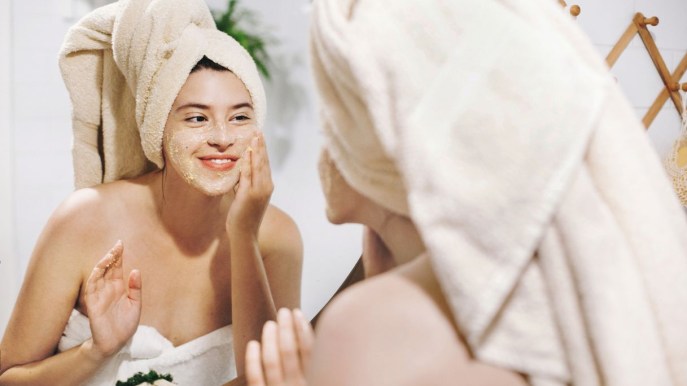 Peeling chimico viso: tutti i benefici del trattamento esfoliante per la pelle