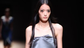 La via della seta: tendenza satin per il 2023