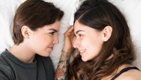 Mi piacciono le ragazze ma fingo che non sia così