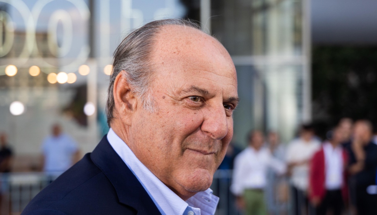 “Verissimo”, Gerry Scotti in lacrime: quella bugia che circola sui suoi genitori