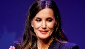 Letizia di Spagna è sparita: Re Felipe da solo sulla neve