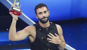 Marco Mengoni, l’artista dei record: la sua vita, e successi, in foto