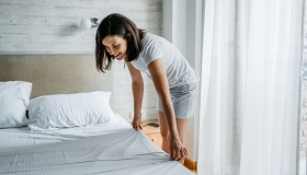 Il metodo coreano per fare il letto in un minuto e senza pieghe