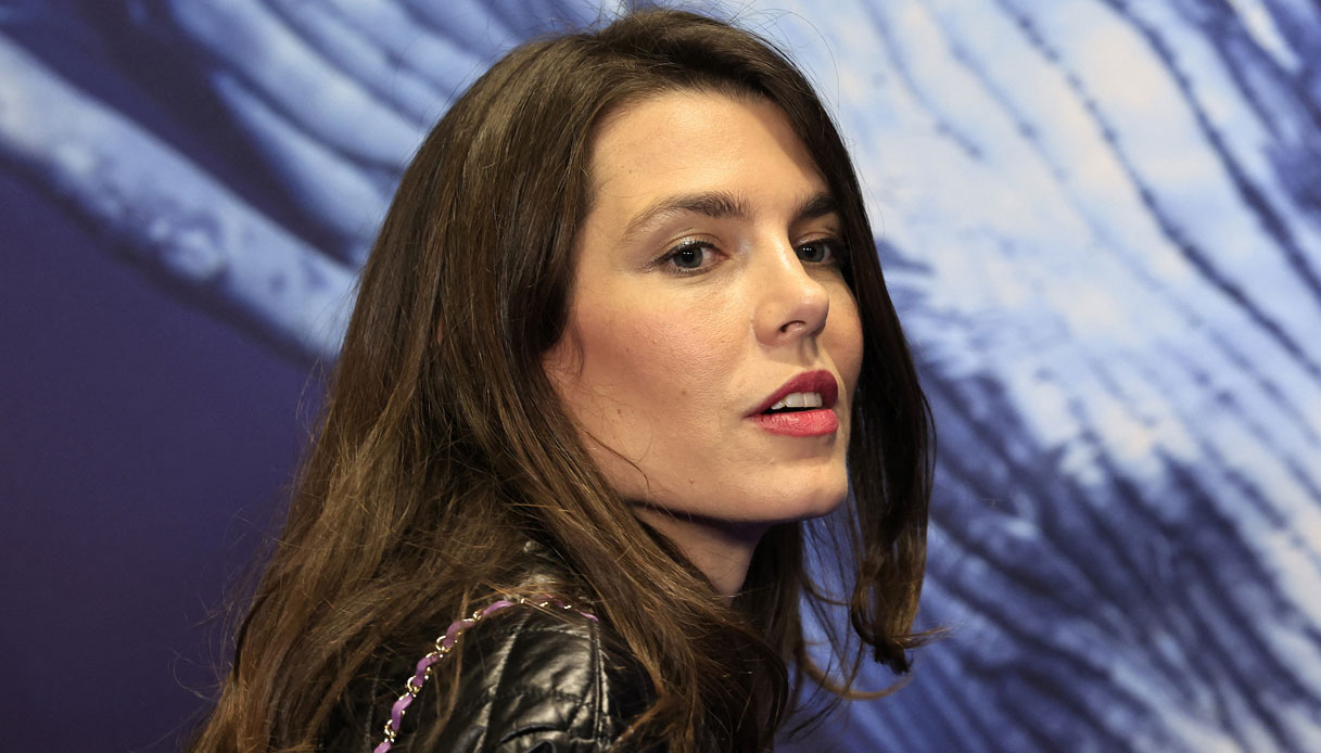 Charlotte Casiraghi incinta e meravigliosa batte Beatrice