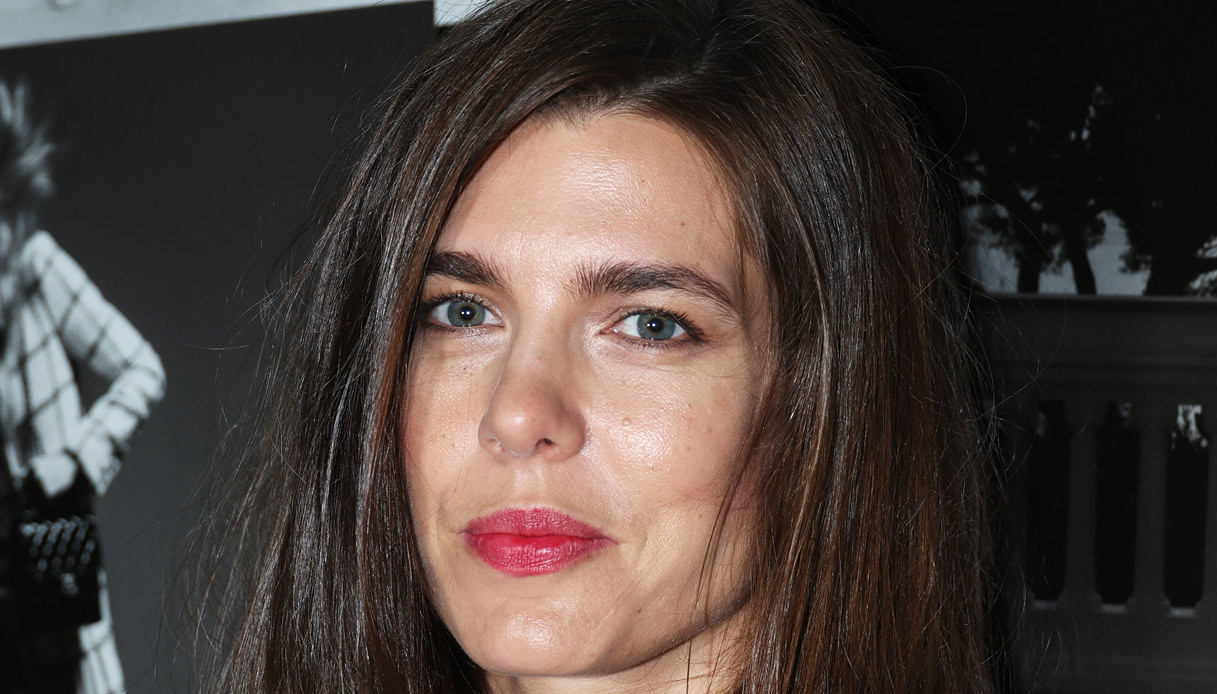 Charlotte Casiraghi incinta e terrorizzata niente vacanze sulla neve