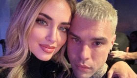 Tensione tra Fedez e la Ferragni: “Dorme sul divano”. Cosa ha scatenato la crisi