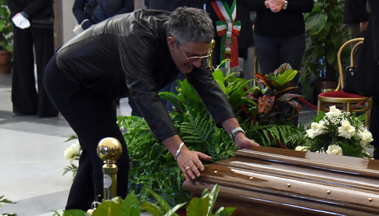 Maurizio Costanzo, l’ultimo gesto di Fiorello da cui tutti dovremmo imparare