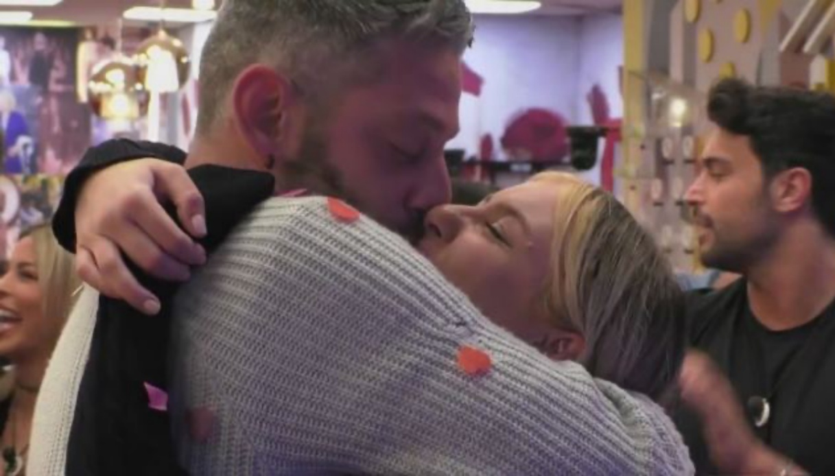La dedica d’amore di Tavassi a Micol. Il “GF Vip” che ci piace