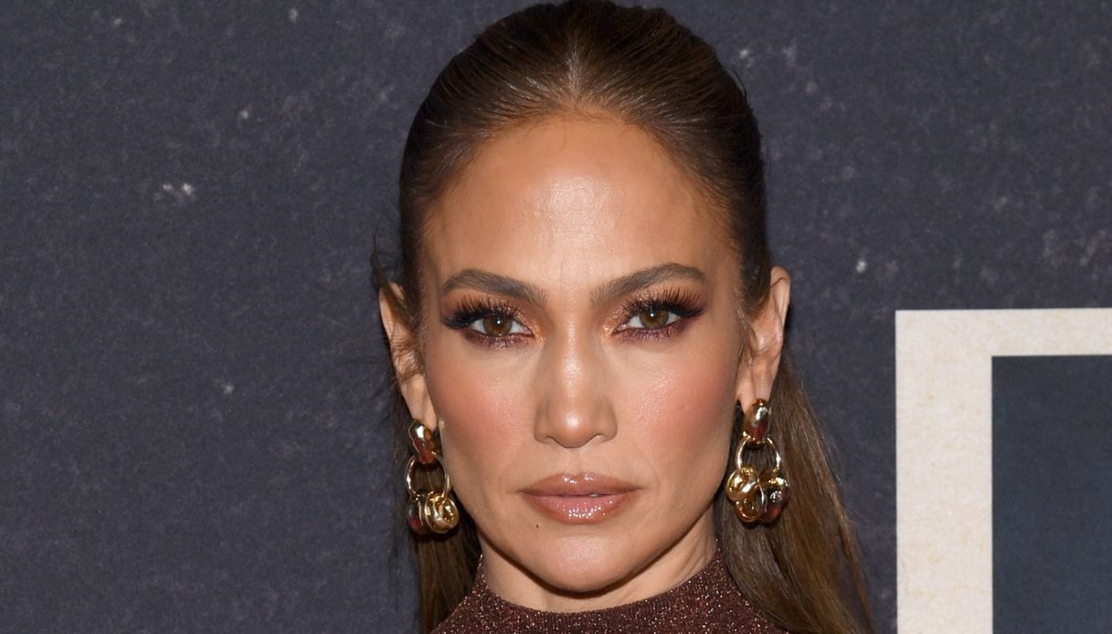 Jennifer Lopez sfoggia una borsa Louis Vuitton: l'accessorio dei sogni