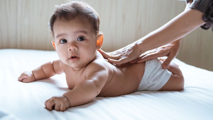 Massaggio al neonato, è davvero utile? Risponde l’esperto